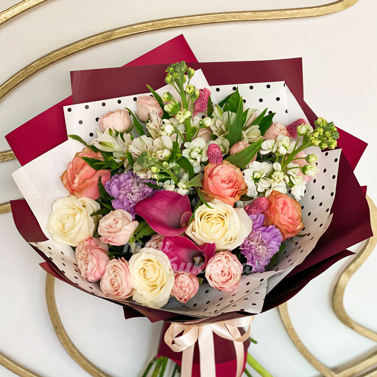 Букет «Откровение» (на фоне стены)