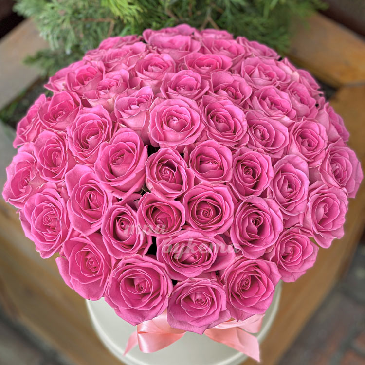 51 розовая роза в коробке (вид сверху)