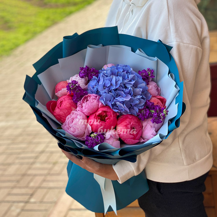 Букет из пионов и гортензий (в руках)
