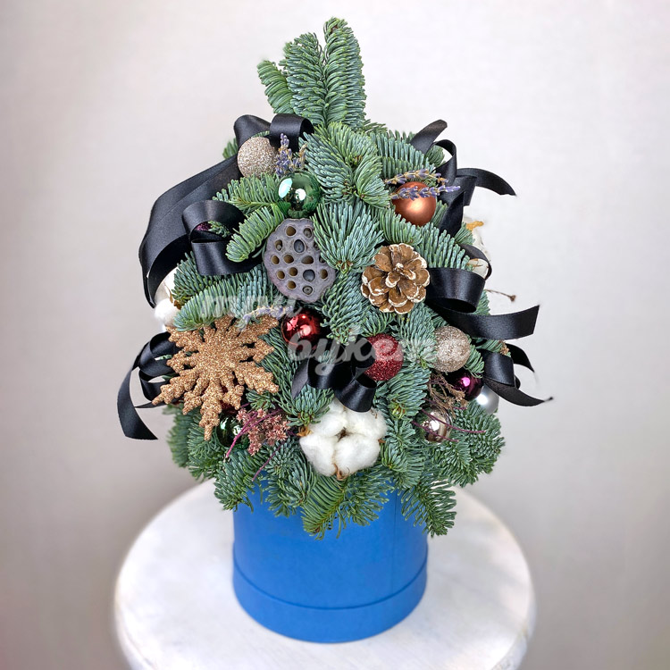 Елочная композиция с лотосом