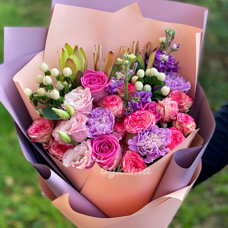 Розы и маттиолы на день влюбленных